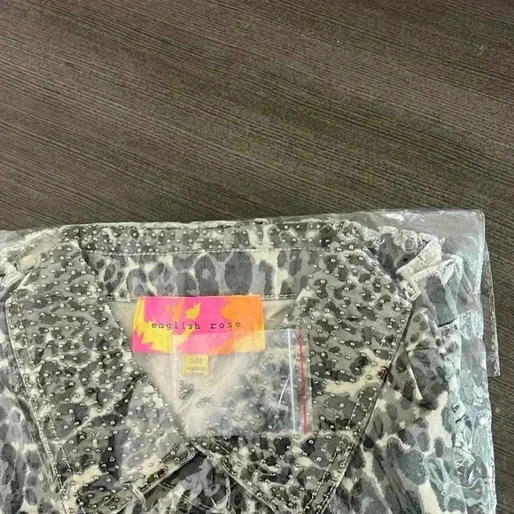 English Rose Animal Print Vest. Cotton. NWOT. Size S/M. Snap Closure. - Picture 16 of 16